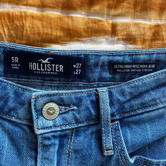 Hollister Ultra High-Rise Mom Jean, vintage stretch. Size 5 regular, W 27” L 27” - Picture 5 of 7